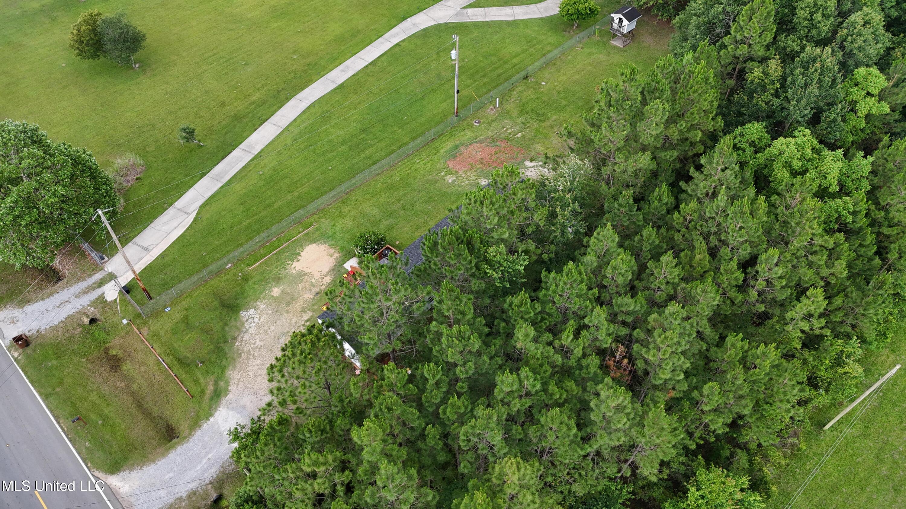 18201 Robinson Road Gulfport, MS 39503 - Photo 24 of 27 027
