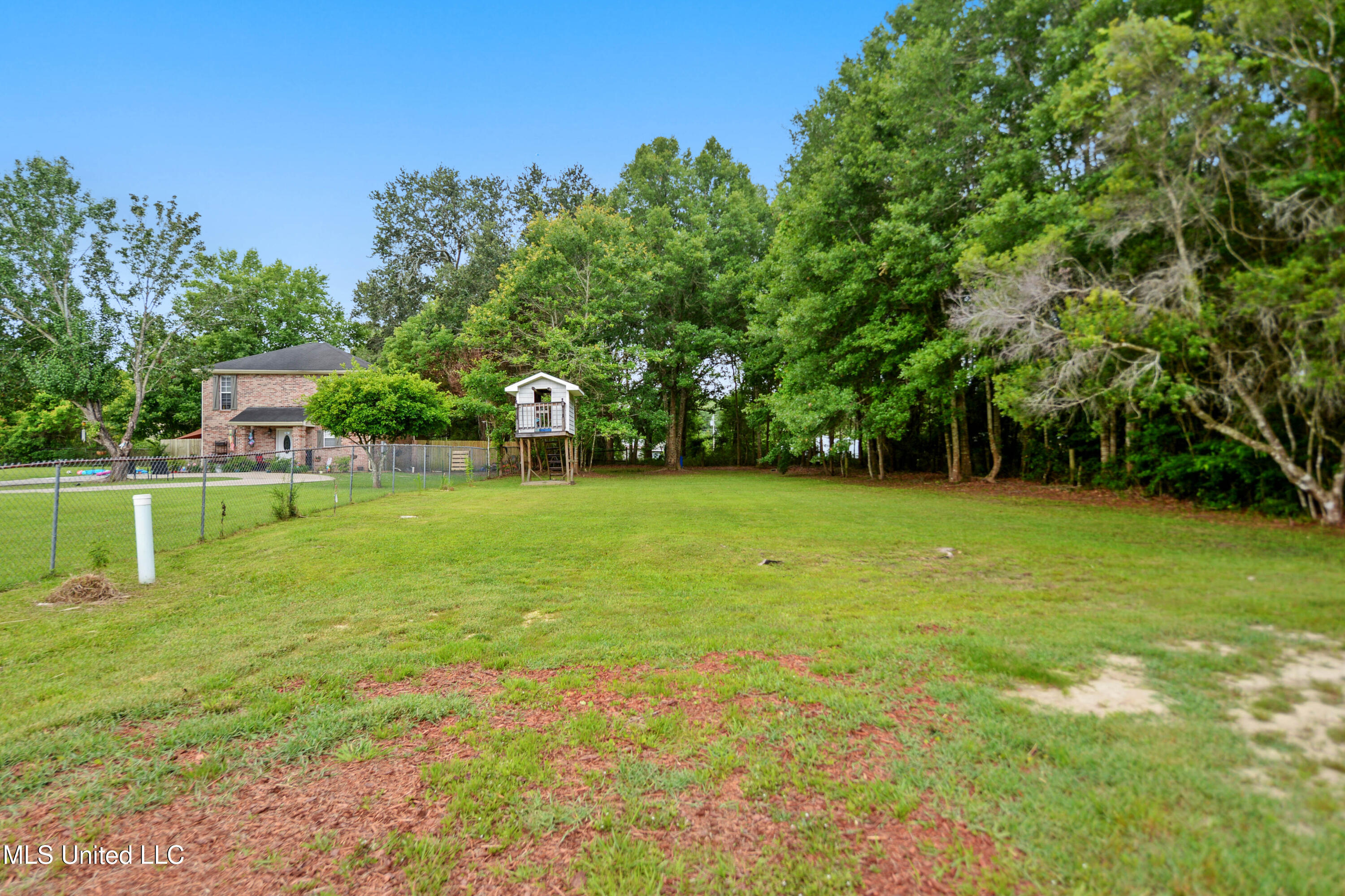 18201 Robinson Road Gulfport, MS 39503 - Photo 4 of 27 004