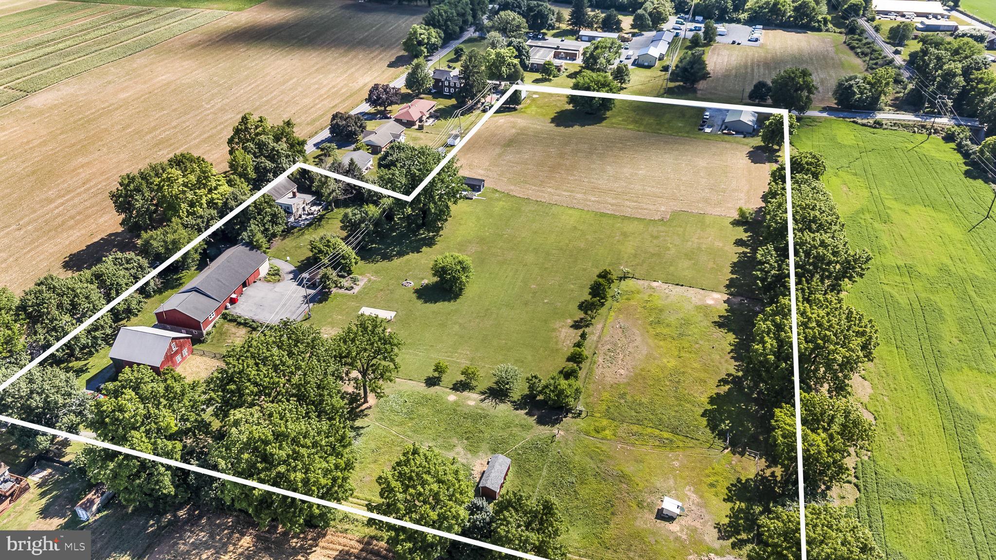 416 Snyder Road Reading, PA 19605 - Photo 3 of 63 Sprawling countryside retreat awaits!