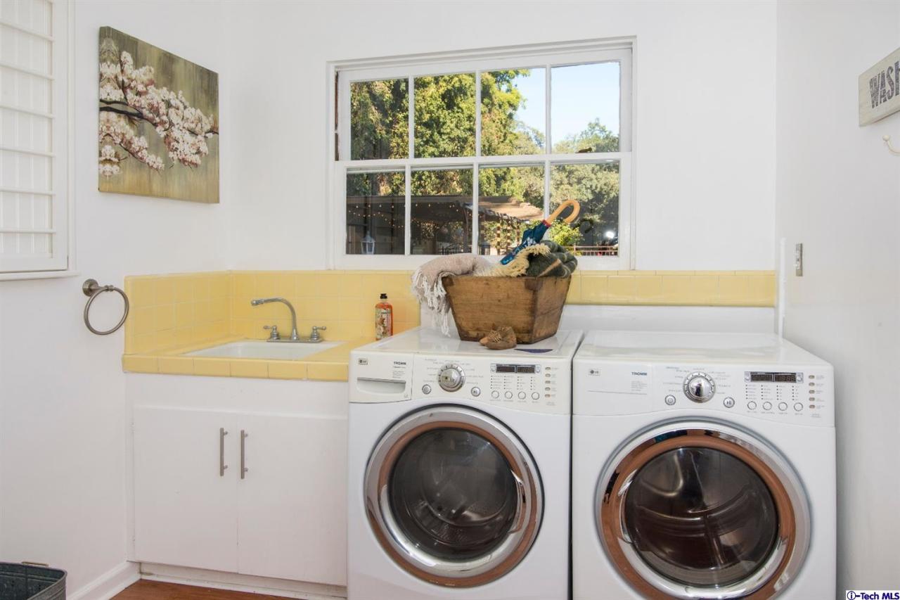 1814 Midlothian Drive Altadena, CA 91001 - Photo 16 of 42 a view of entryway with washer and dryer