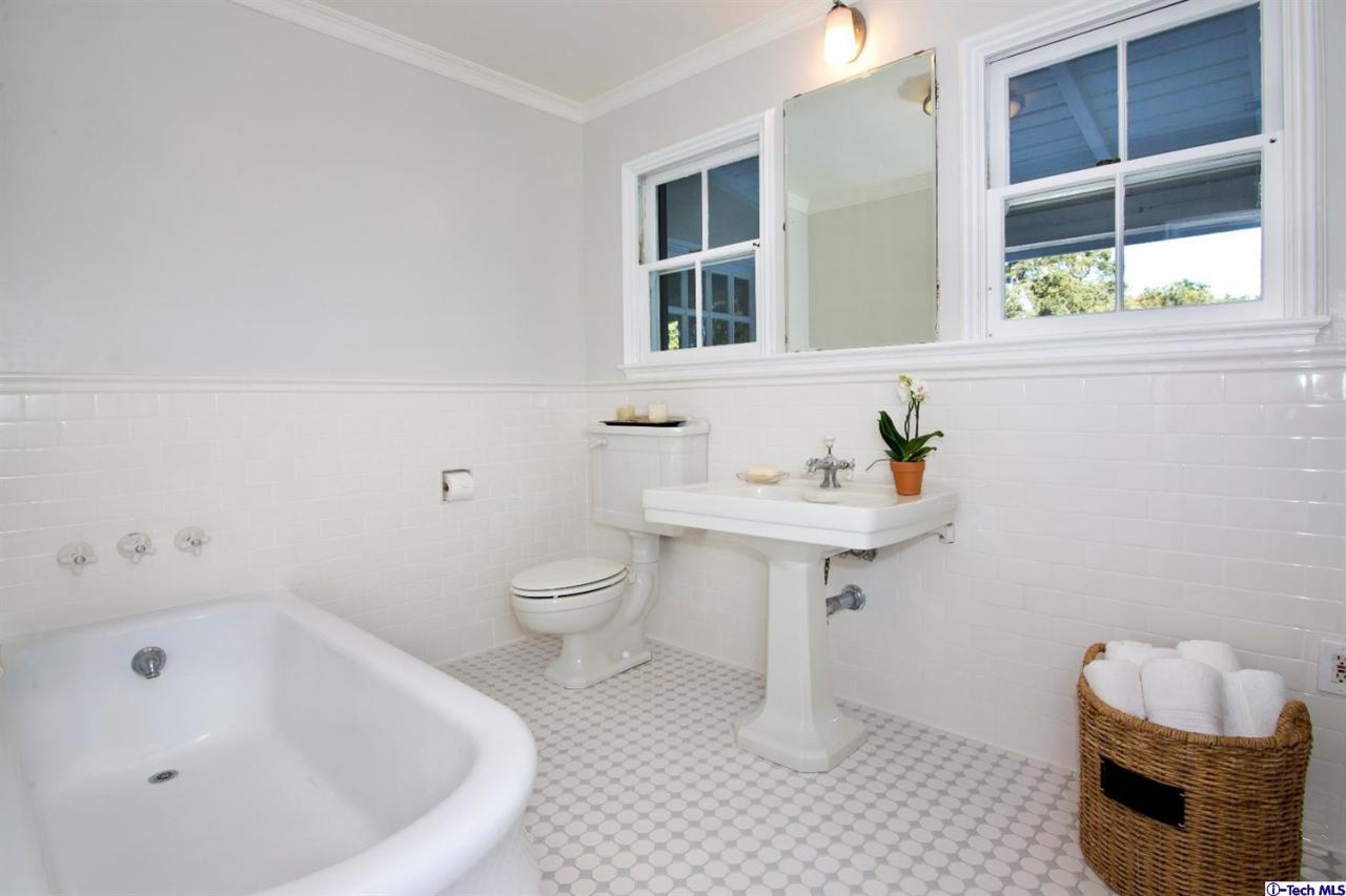 1814 Midlothian Drive Altadena, CA 91001 - Photo 23 of 42 a bathroom with a sink and a toilet