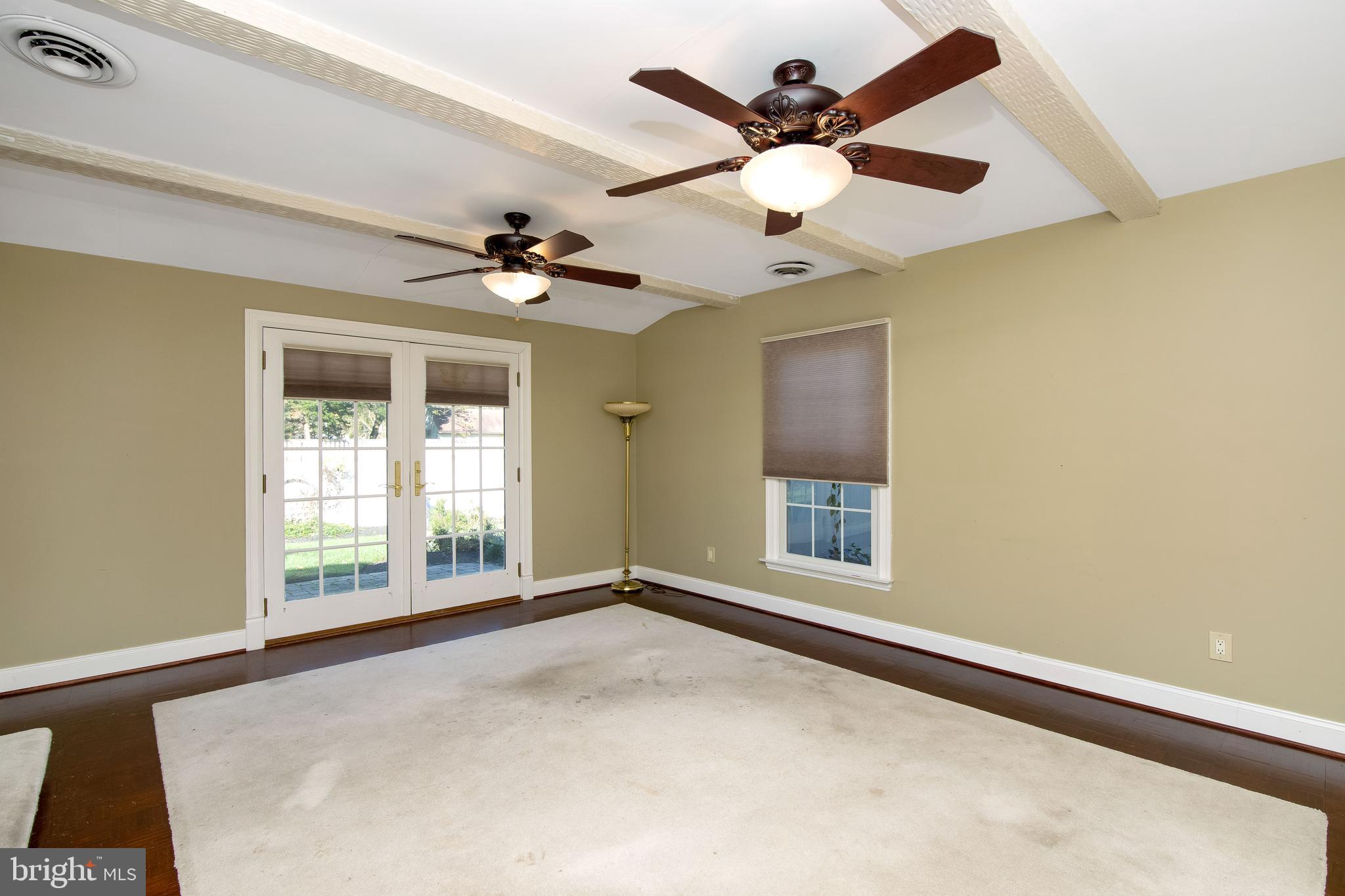 183 Hopewell Road West Berlin, NJ 08091 - Photo 8 of 37 Living Room