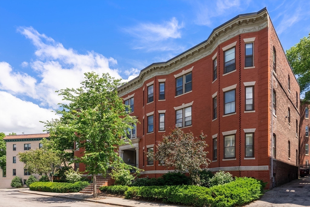 16 Garrison Road, Unit 8 Brookline, MA 02445 - Photo 24 of 32