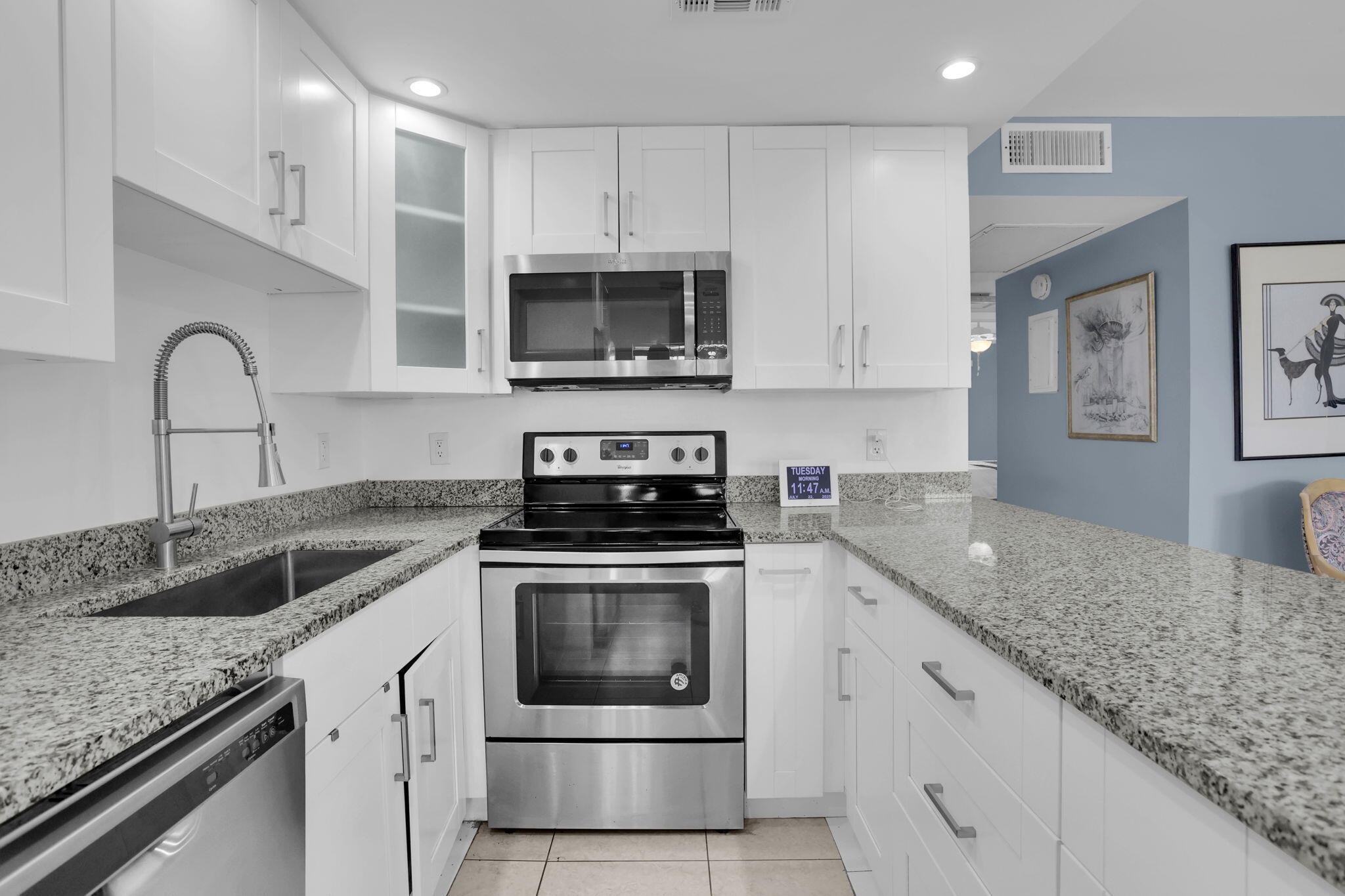 2070 Exeter Boca Raton, FL 33434 - Photo 4 of 21 6-web-or-mls-0E2A1520