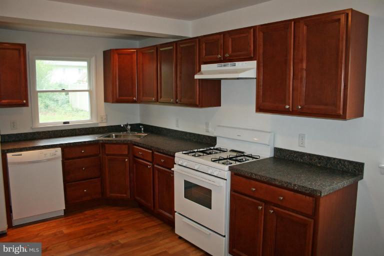 212 Quaker Ridge Road Lutherville-Timonium, MD 21093 - Photo 2 of 28 Kitchen