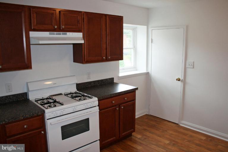 212 Quaker Ridge Road Lutherville-Timonium, MD 21093 - Photo 14 of 28 Kitchen