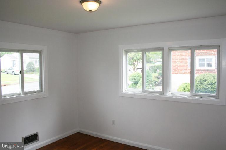 212 Quaker Ridge Road Lutherville-Timonium, MD 21093 - Photo 6 of 28 Bedroom (Master)