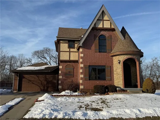 $440,000 | 1230 Southwest Arborway Drive, Lee's Summit, MO 64082