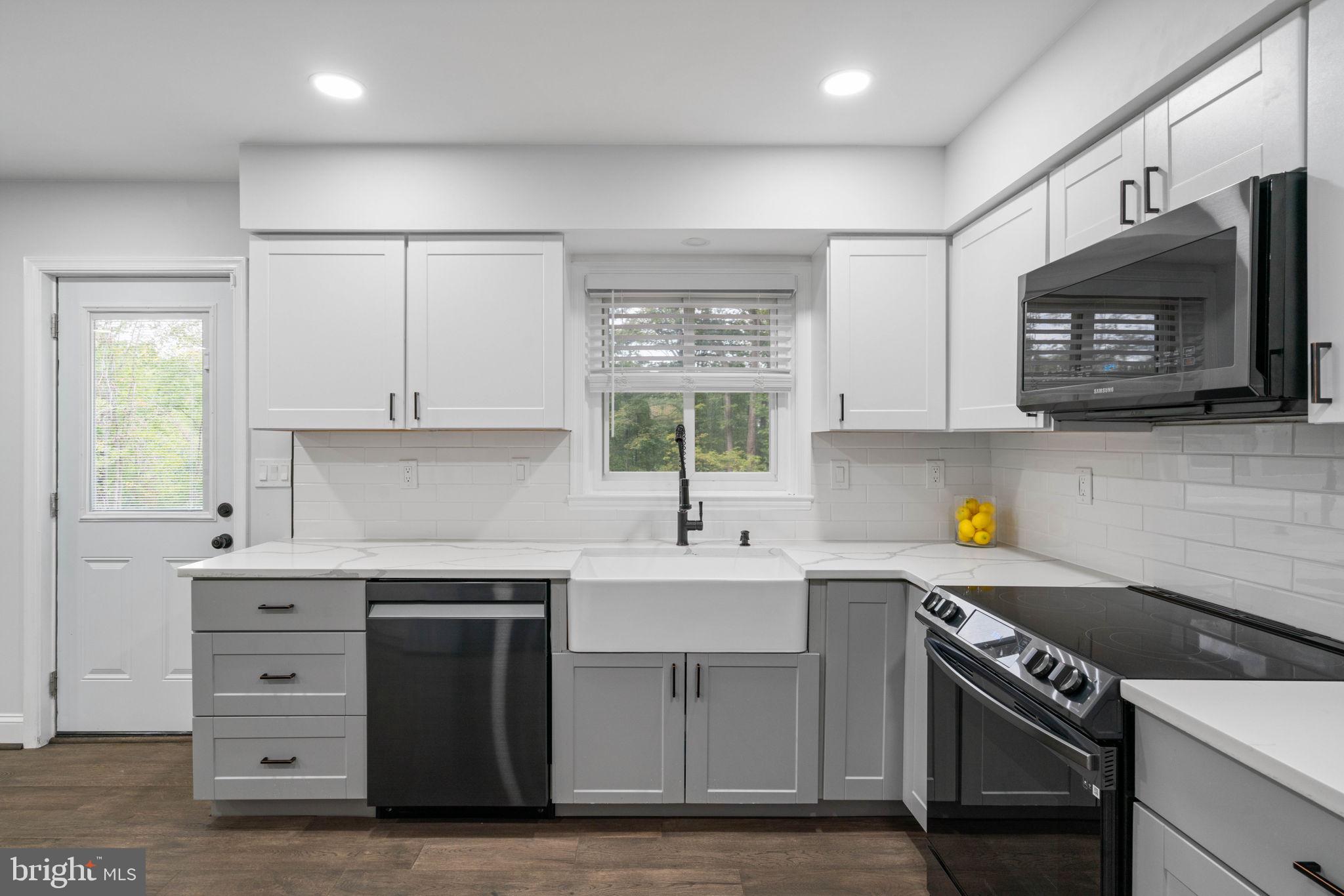 6555 Davis Ford Road Manassas, VA 20111 - Photo 14 of 59 Farm Sink & White Quartz Counters w/ Grey Veins