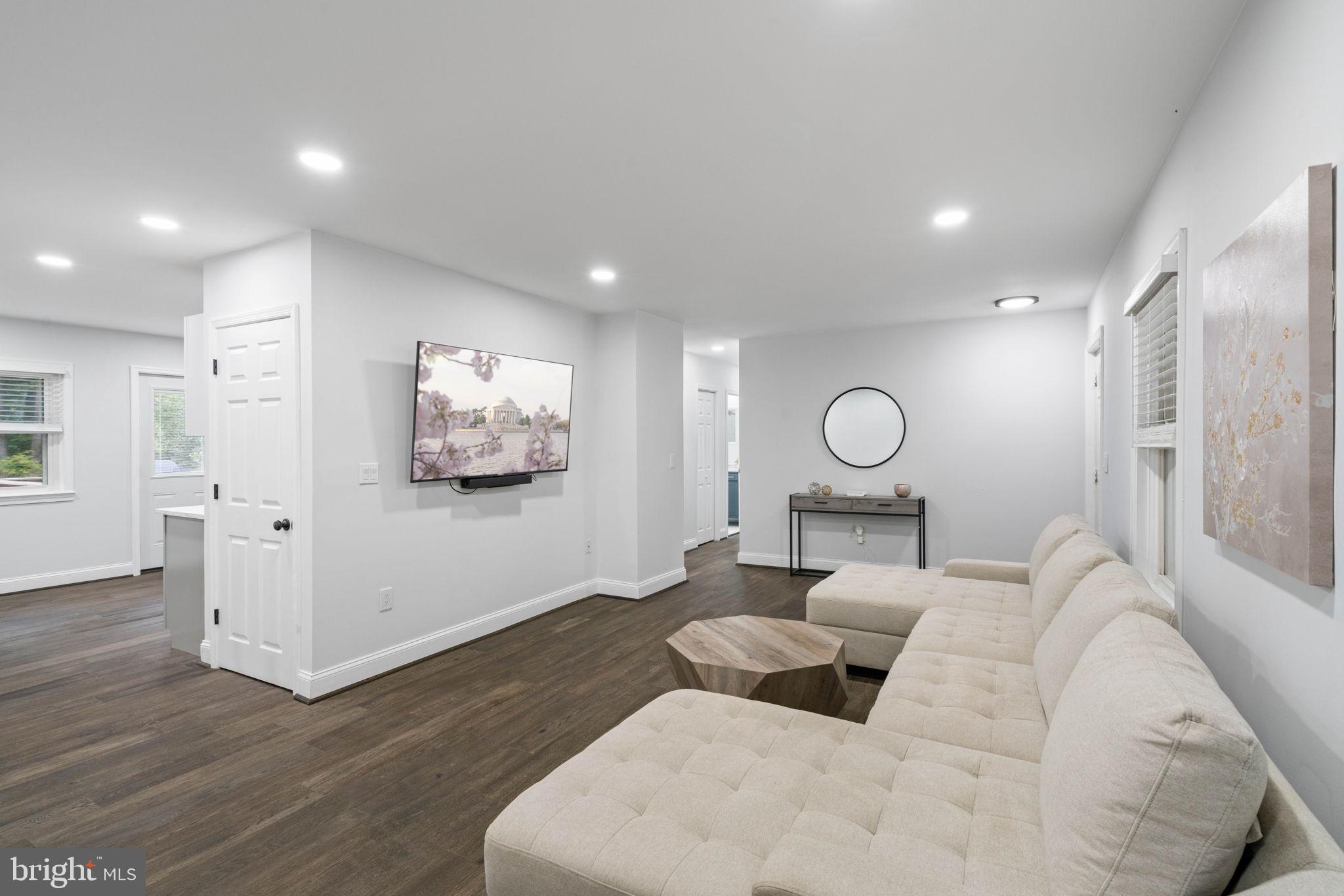 6555 Davis Ford Road Manassas, VA 20111 - Photo 7 of 59 Upper Living Room
