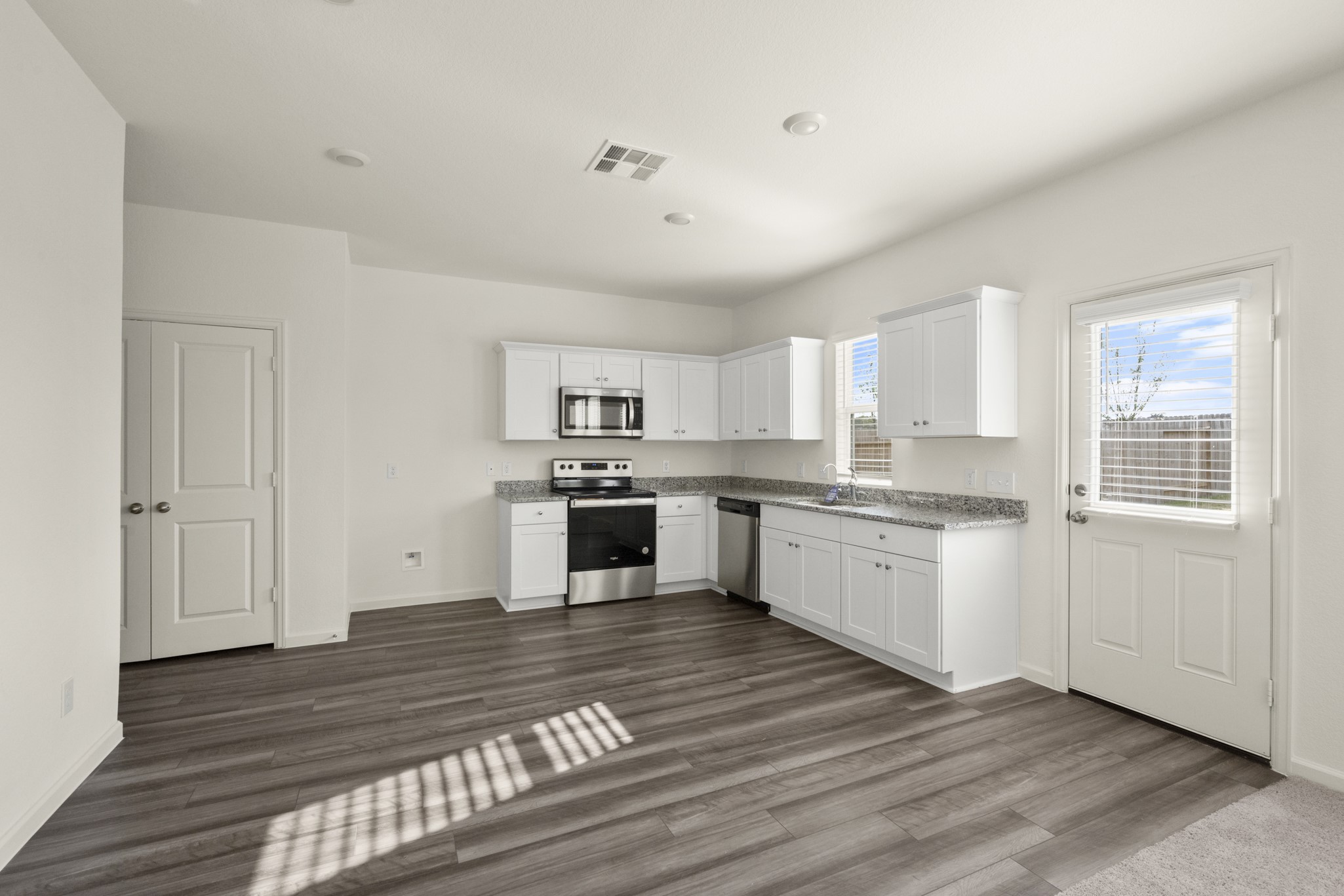 688 Amesbury Road Montgomery, TX 77316 - Photo 12 of 19