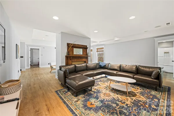 $1,100,000 | 430 Pkwy N Road, Mill Spring, NC 28756