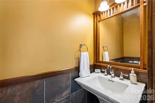 $1,100,000 | 430 Pkwy N Road, Mill Spring, NC 28756