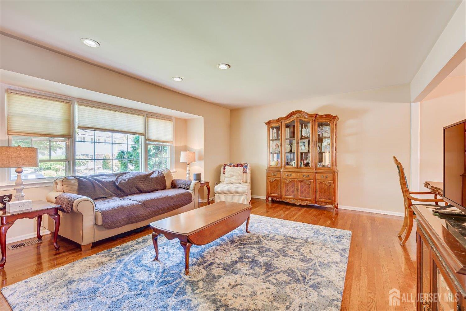 27 Eileen Way Edison, NJ 08837 - Photo 16 of 42