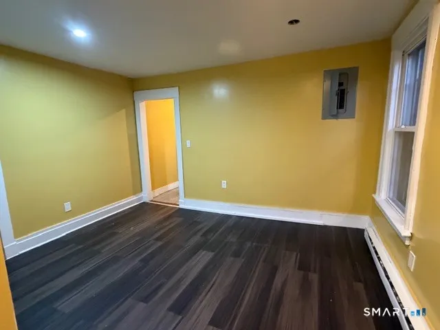 $1,950 | 390 Willow Street, Unit 2, Waterbury, CT 06710