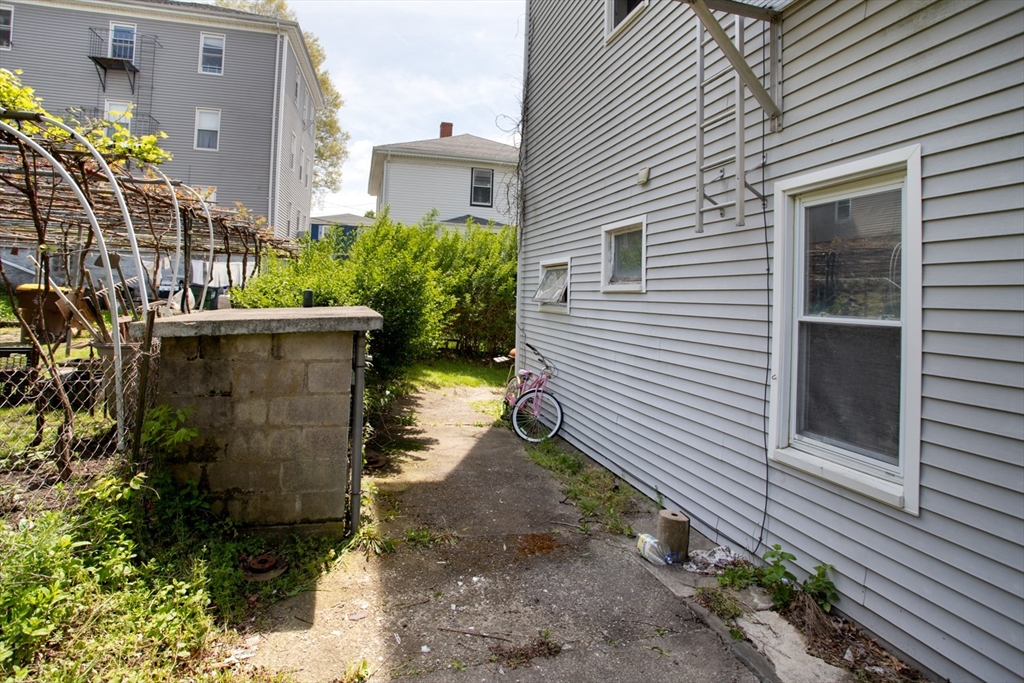 293 Crescent Street Fall River, MA 02720 - Photo 8 of 8