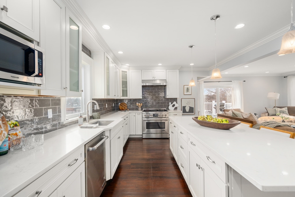 20 Manthorne Road, Unit 2 Boston, MA 02132 - Photo 2 of 36