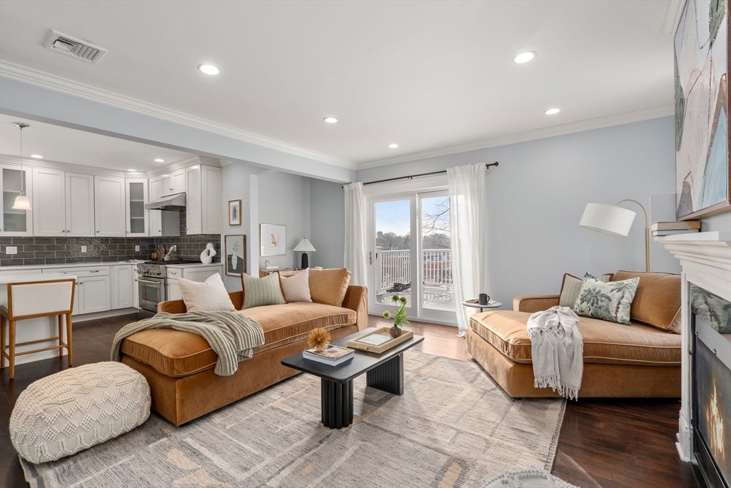 20 Manthorne Road, Unit 2 Boston, MA 02132 - Photo 10 of 36