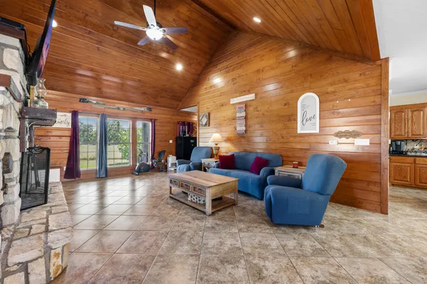 $659,900 | 825 Recreational Road 255, Colmesneil, TX 75938