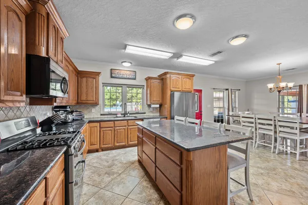 $659,900 | 825 Recreational Road 255, Colmesneil, TX 75938