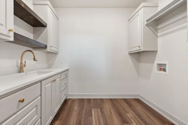 a view of an empty walk in closet