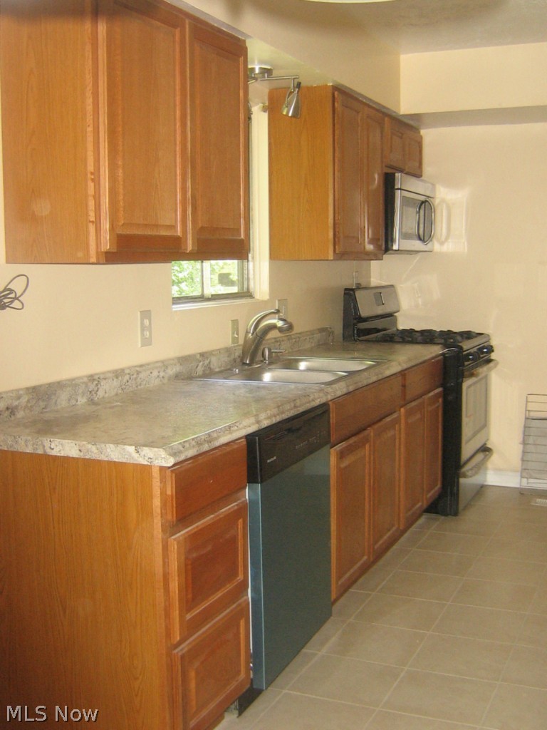 881 Independence Avenue Akron, OH 44310 - Photo 5 of 22 Gallery Image 5