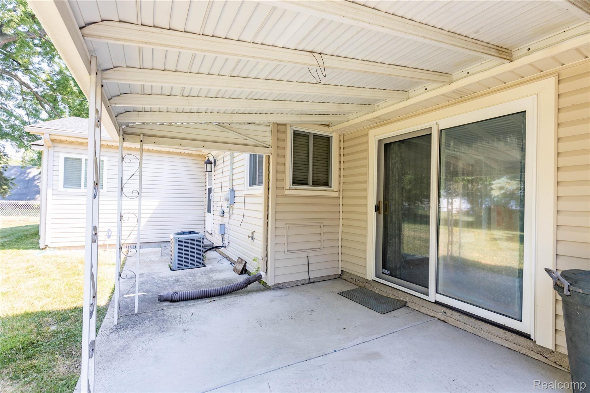 14745 Merriman Road Livonia, MI 48154 - Photo 25 of 33 14745 Merriman Rd, Livonia (25 of 33).jpg