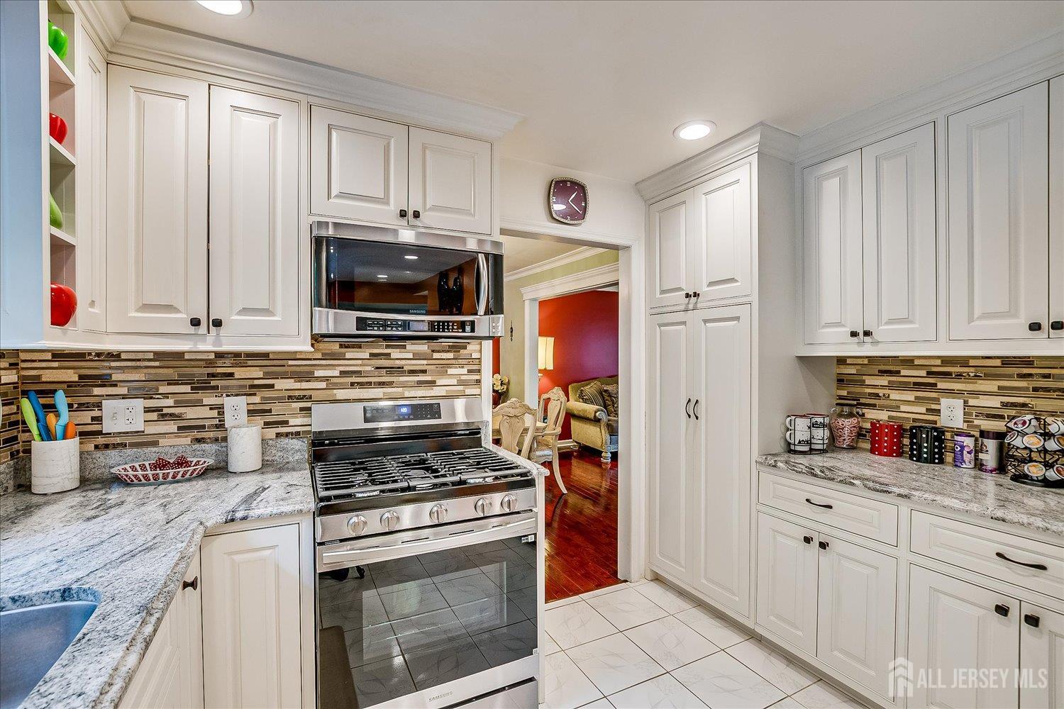 10 Dellview Drive Edison, NJ 08820 - Photo 16 of 50