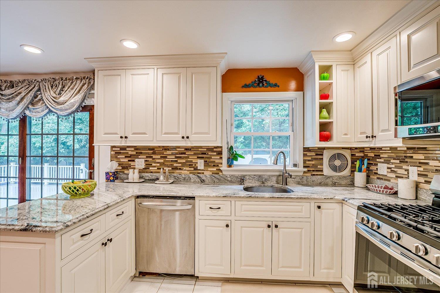 10 Dellview Drive Edison, NJ 08820 - Photo 17 of 50