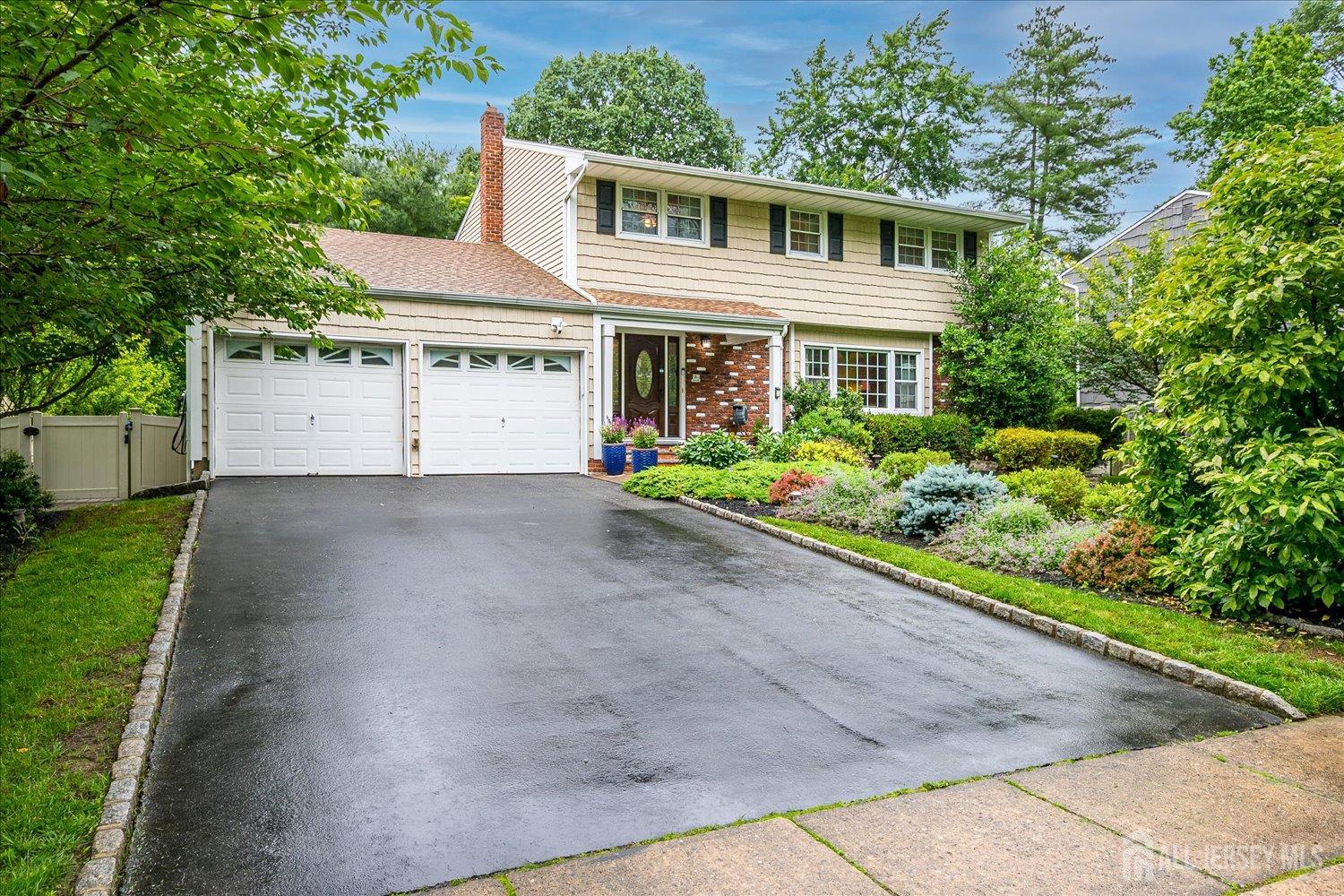 10 Dellview Drive Edison, NJ 08820 - Photo 3 of 50