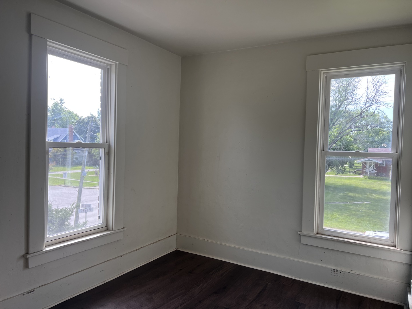 226 South Main Street Rankin, IL 60960 - Photo 20 of 29 an empty room with a window