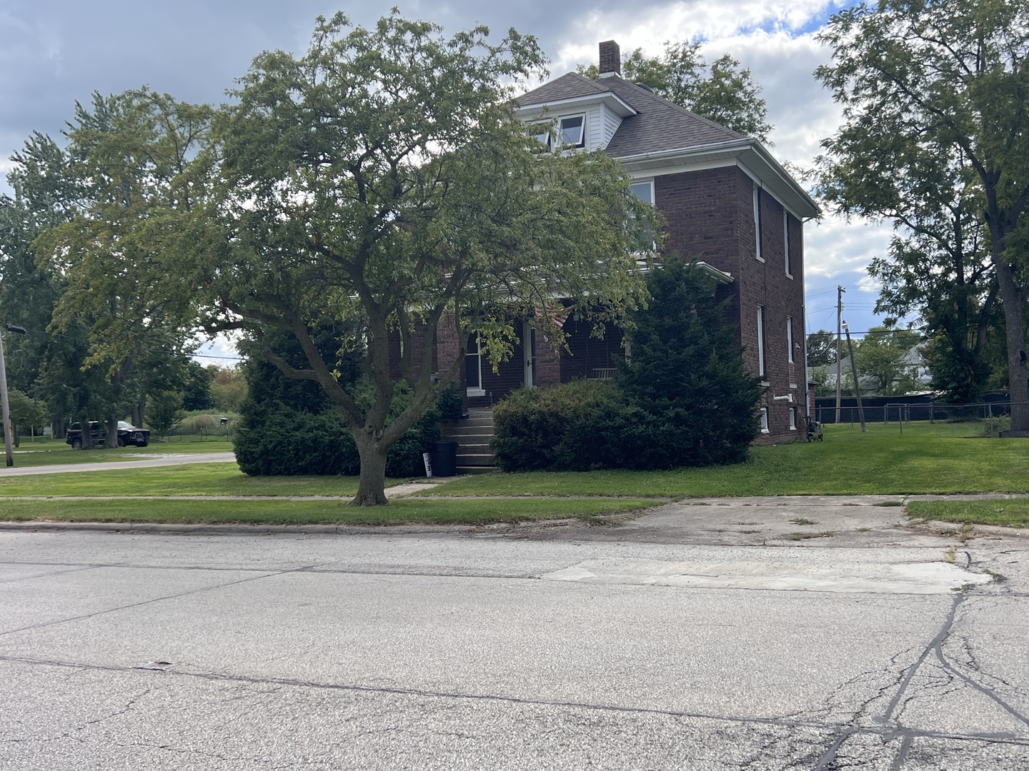 226 South Main Street Rankin, IL 60960 - Photo 2 of 29 a view of a house with a yard and large trees
