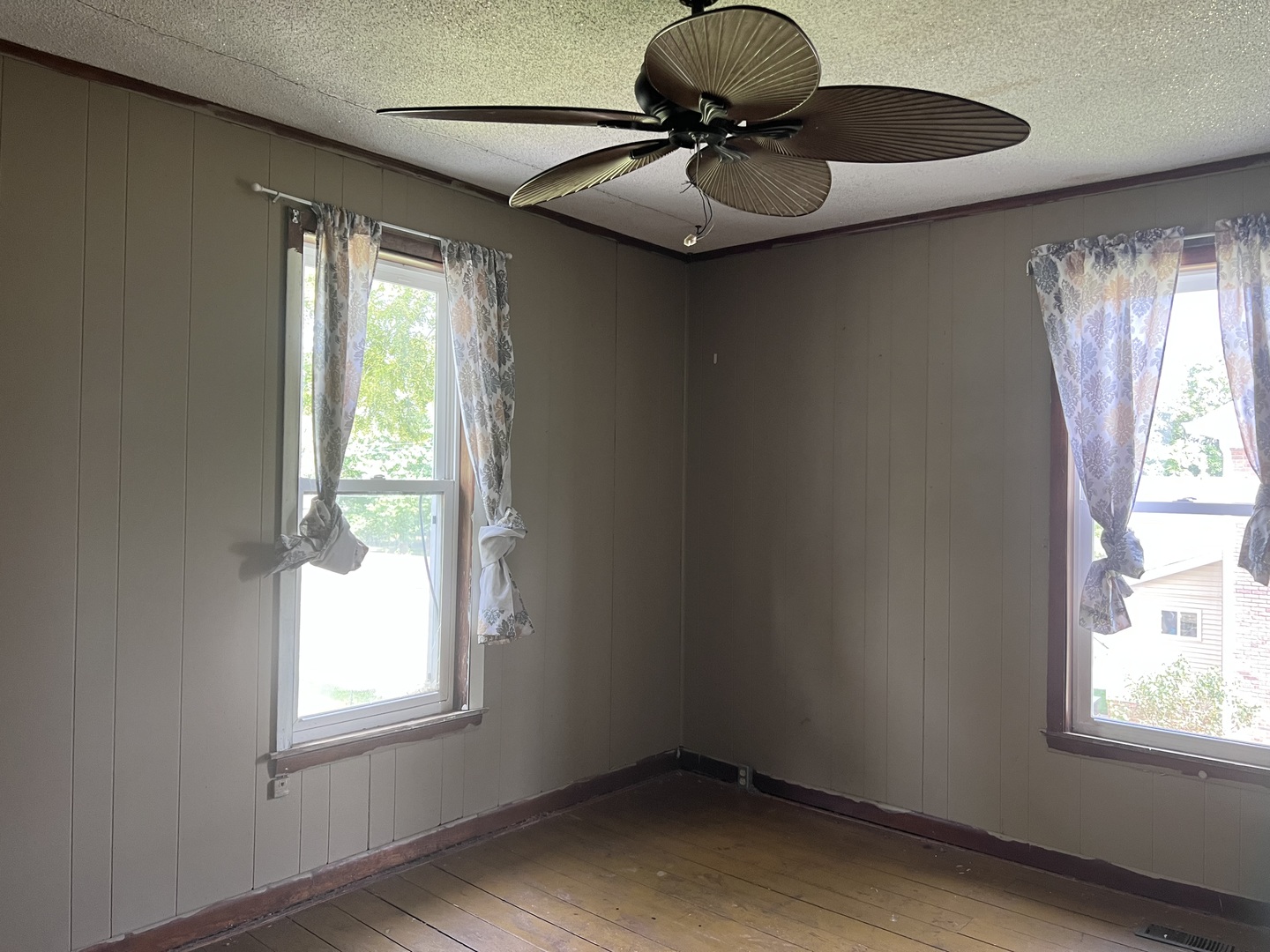 226 South Main Street Rankin, IL 60960 - Photo 21 of 29 a view of an empty room with a window