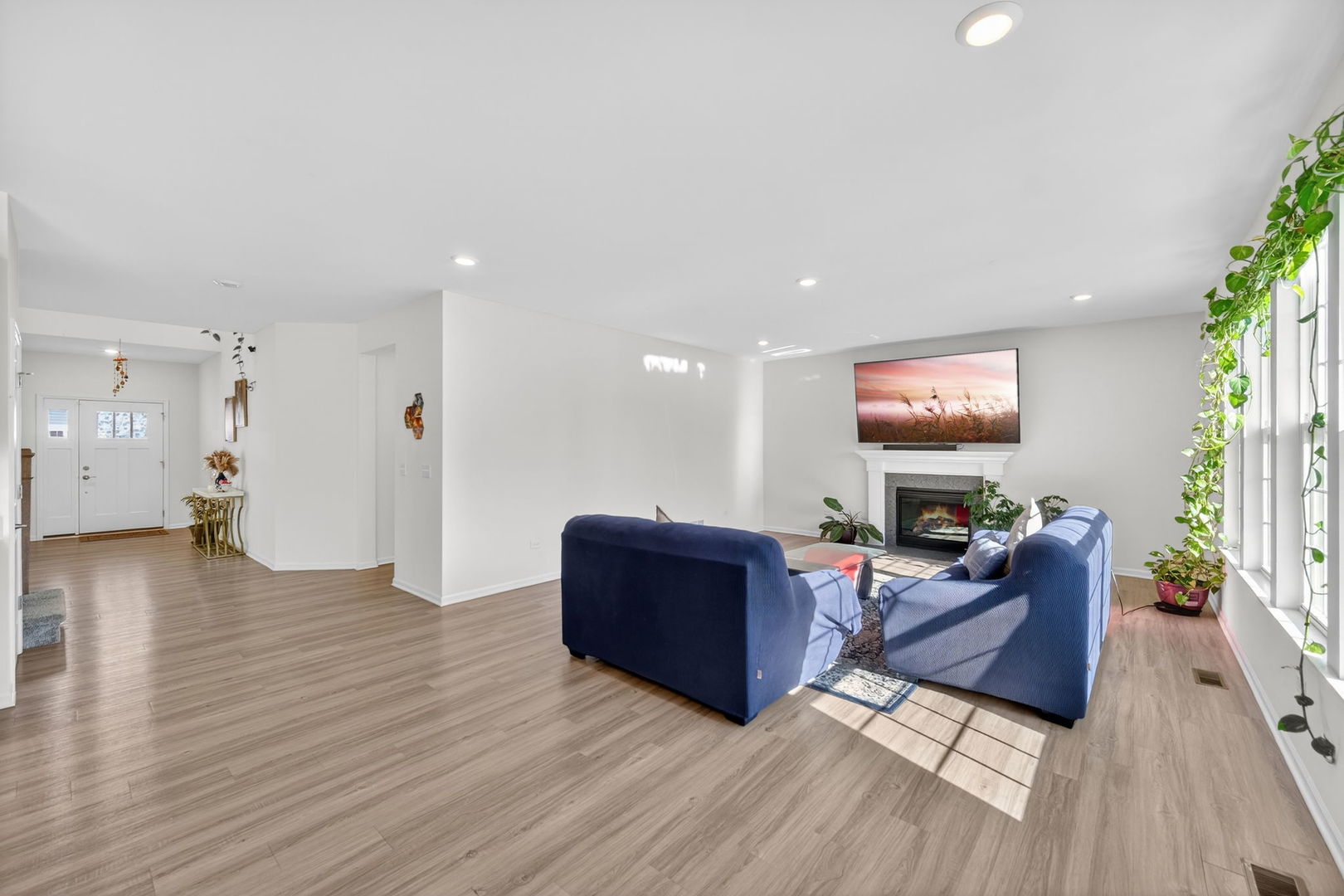 3803 Ivy Lane Elgin, IL 60124 - Photo 17 of 43 a living room with furniture and a flat screen tv