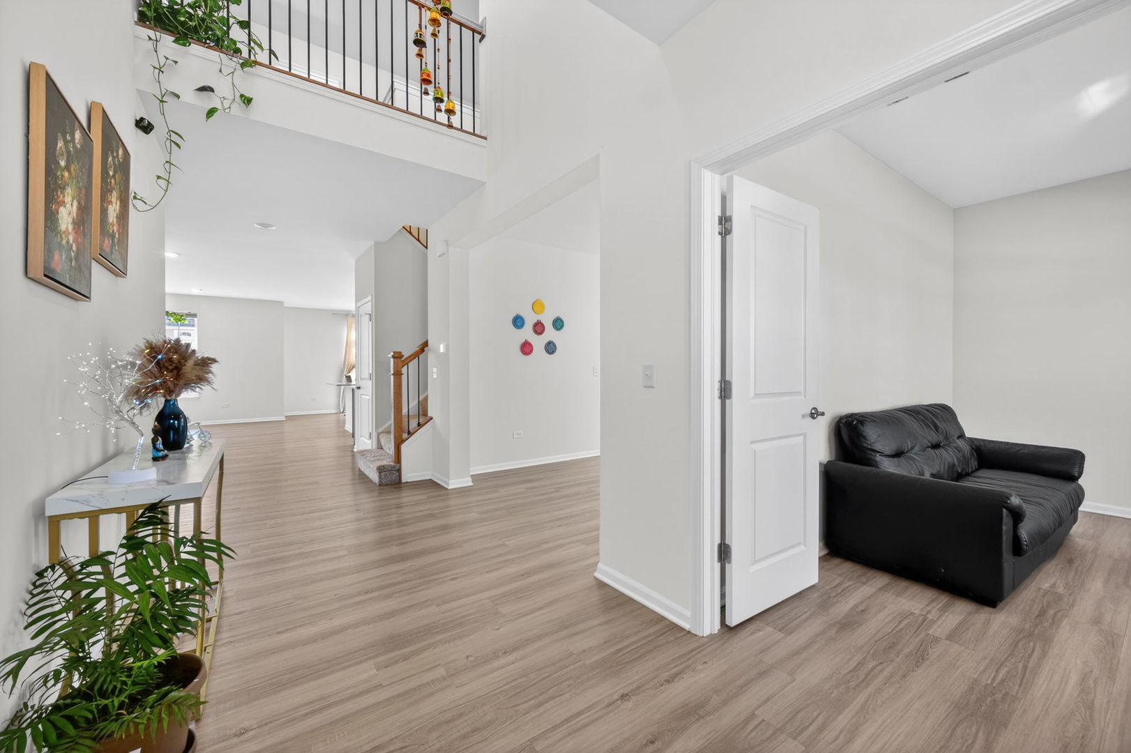 3803 Ivy Lane Elgin, IL 60124 - Photo 2 of 43 a living room with furniture and a potted plant
