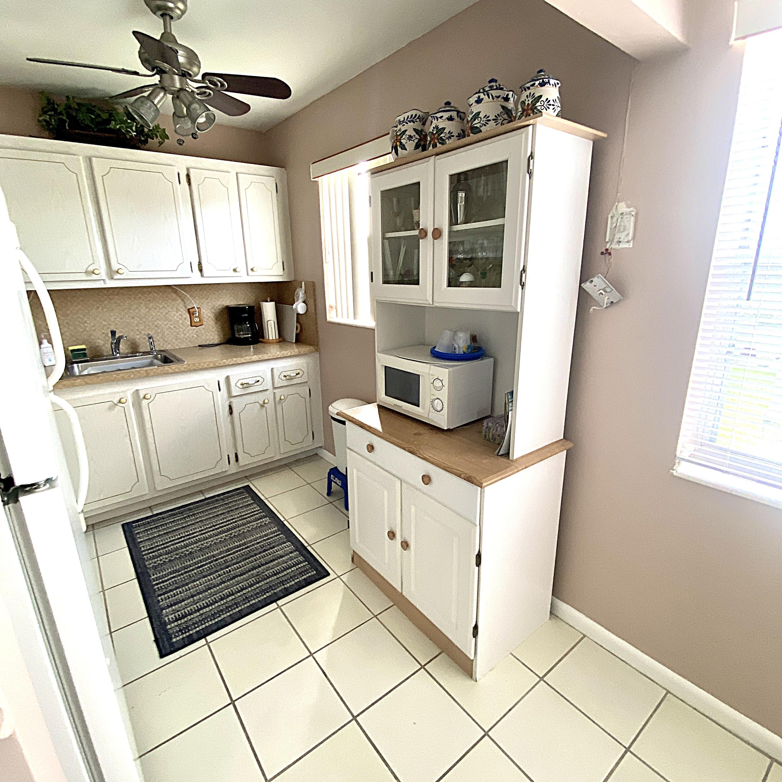 397 Markham R Deerfield Beach, FL 33442 - Photo 12 of 32 Kitchen