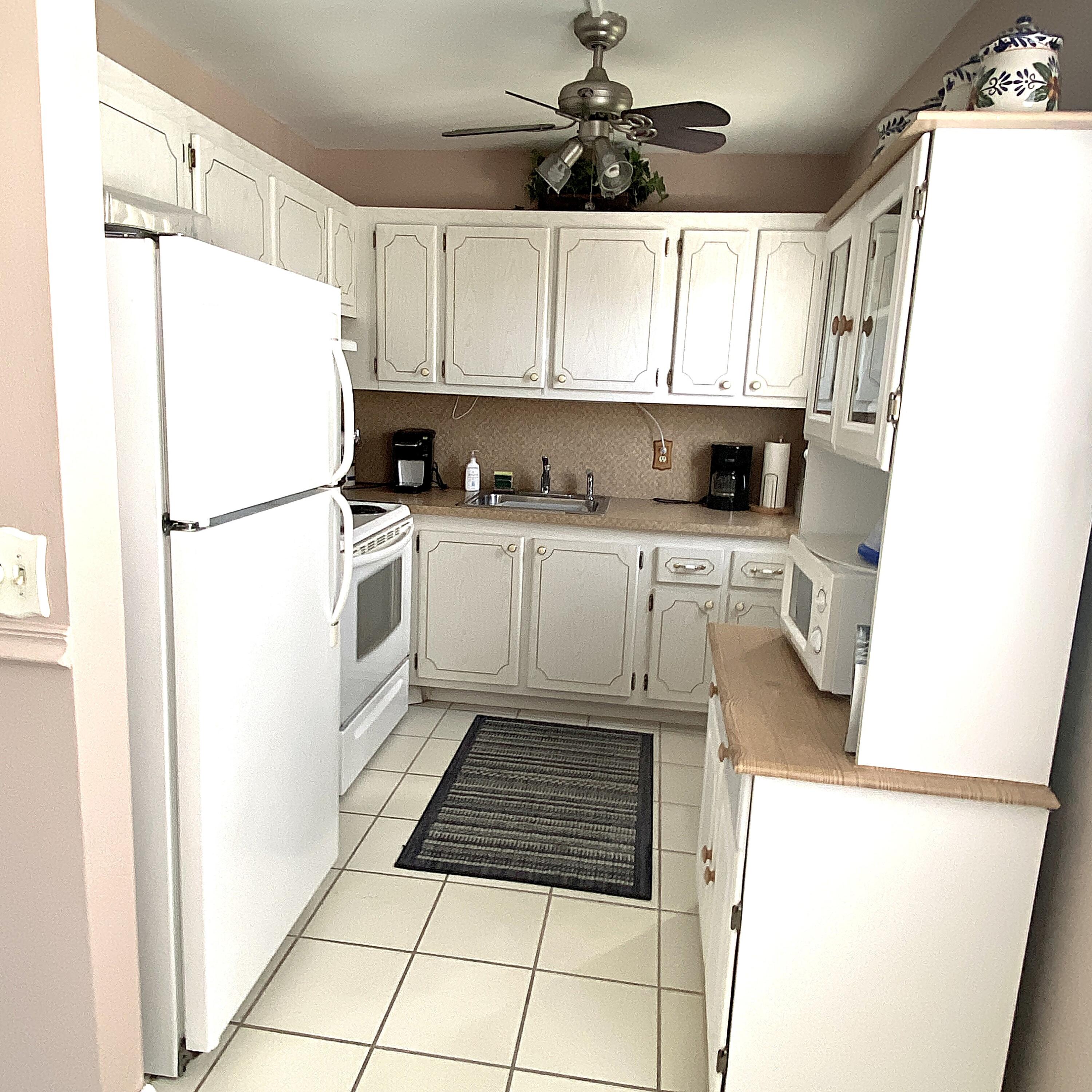 397 Markham R Deerfield Beach, FL 33442 - Photo 13 of 32 Kitchen