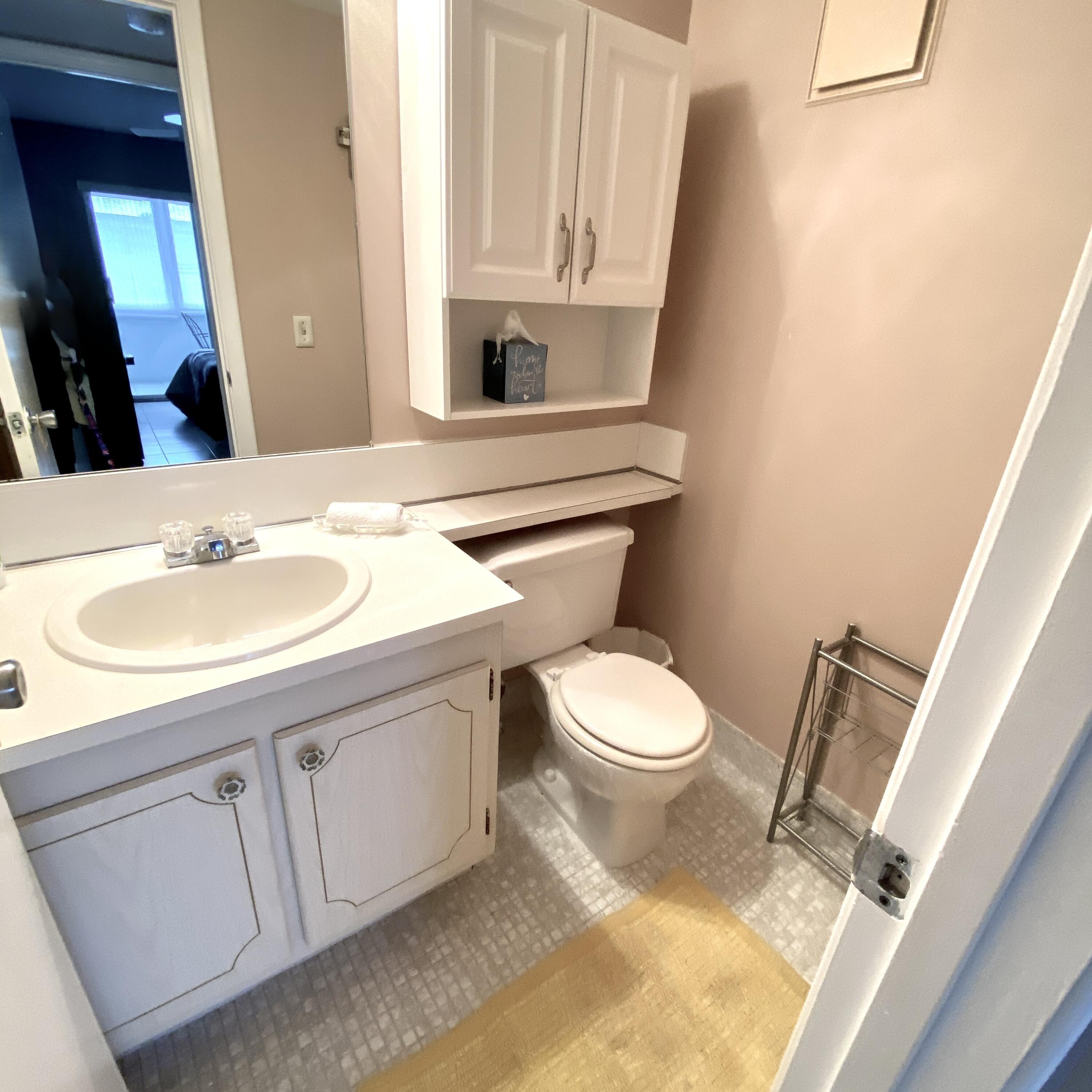 397 Markham R Deerfield Beach, FL 33442 - Photo 16 of 32 Guest Bath