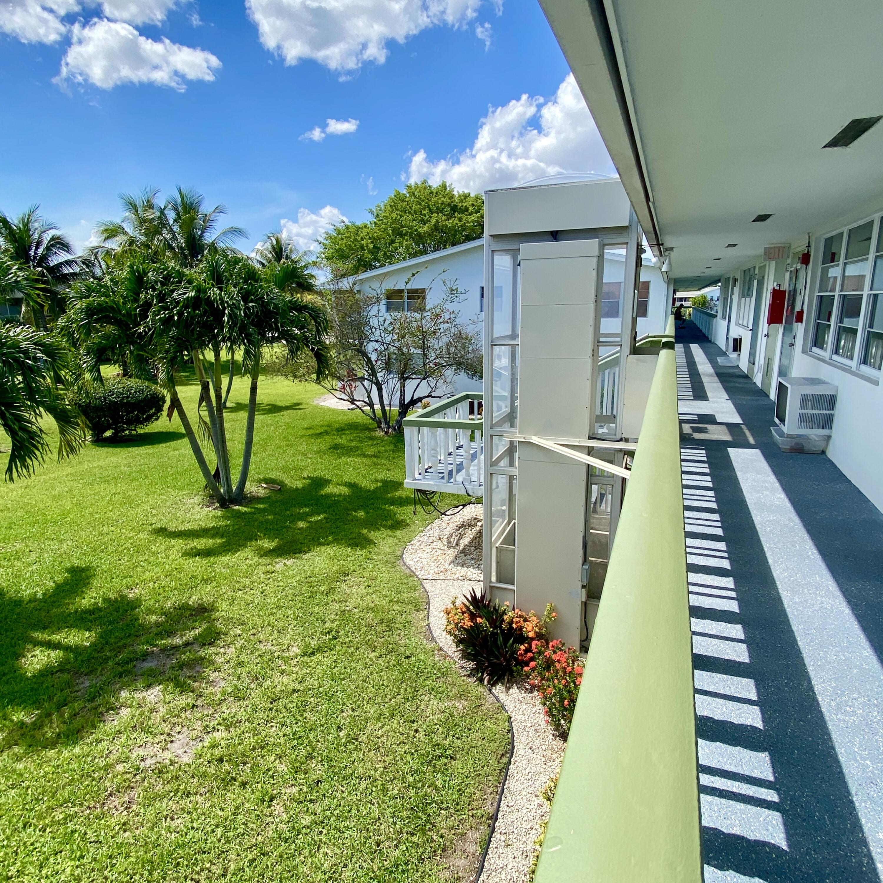 397 Markham R Deerfield Beach, FL 33442 - Photo 2 of 32 Lift