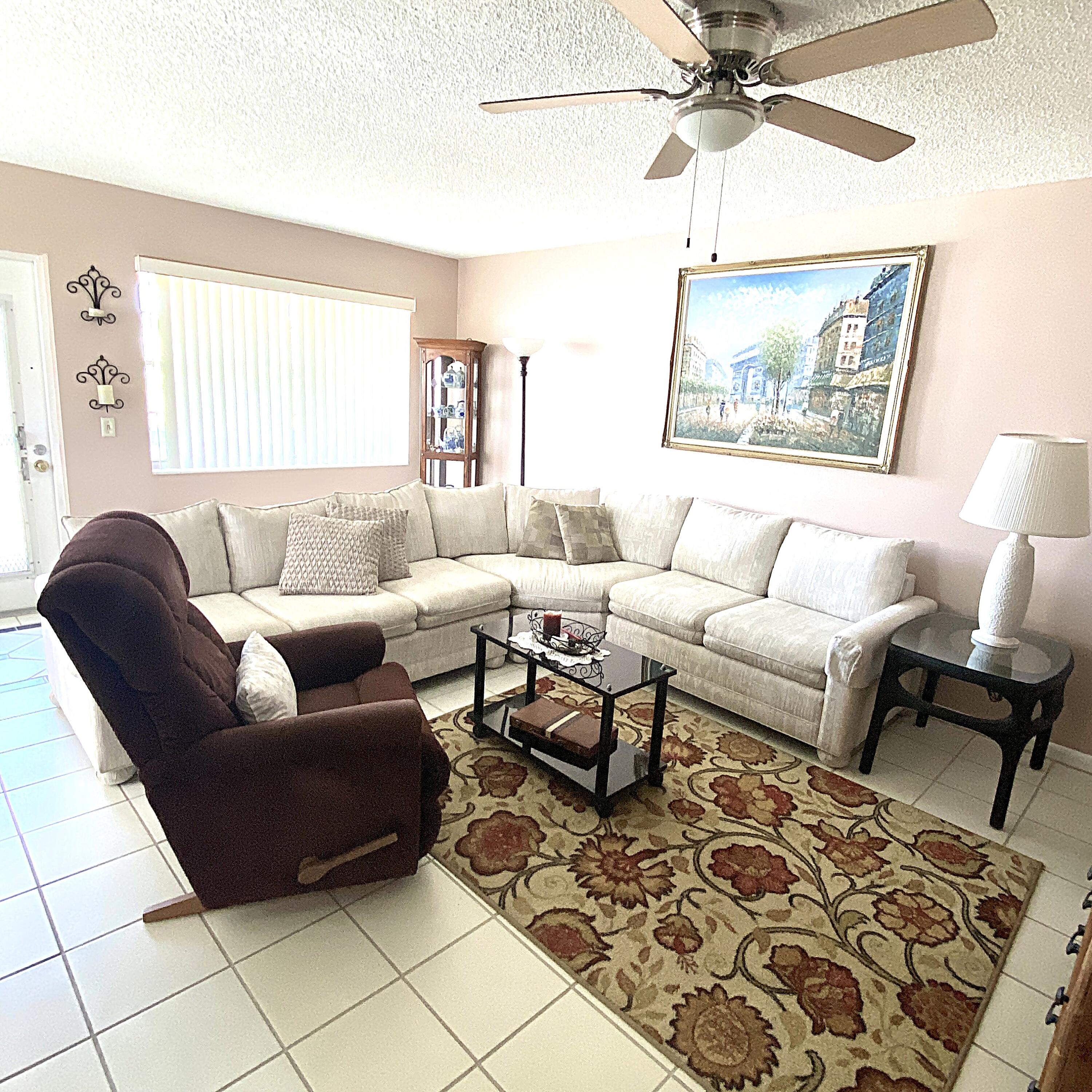397 Markham R Deerfield Beach, FL 33442 - Photo 3 of 32 Living Room