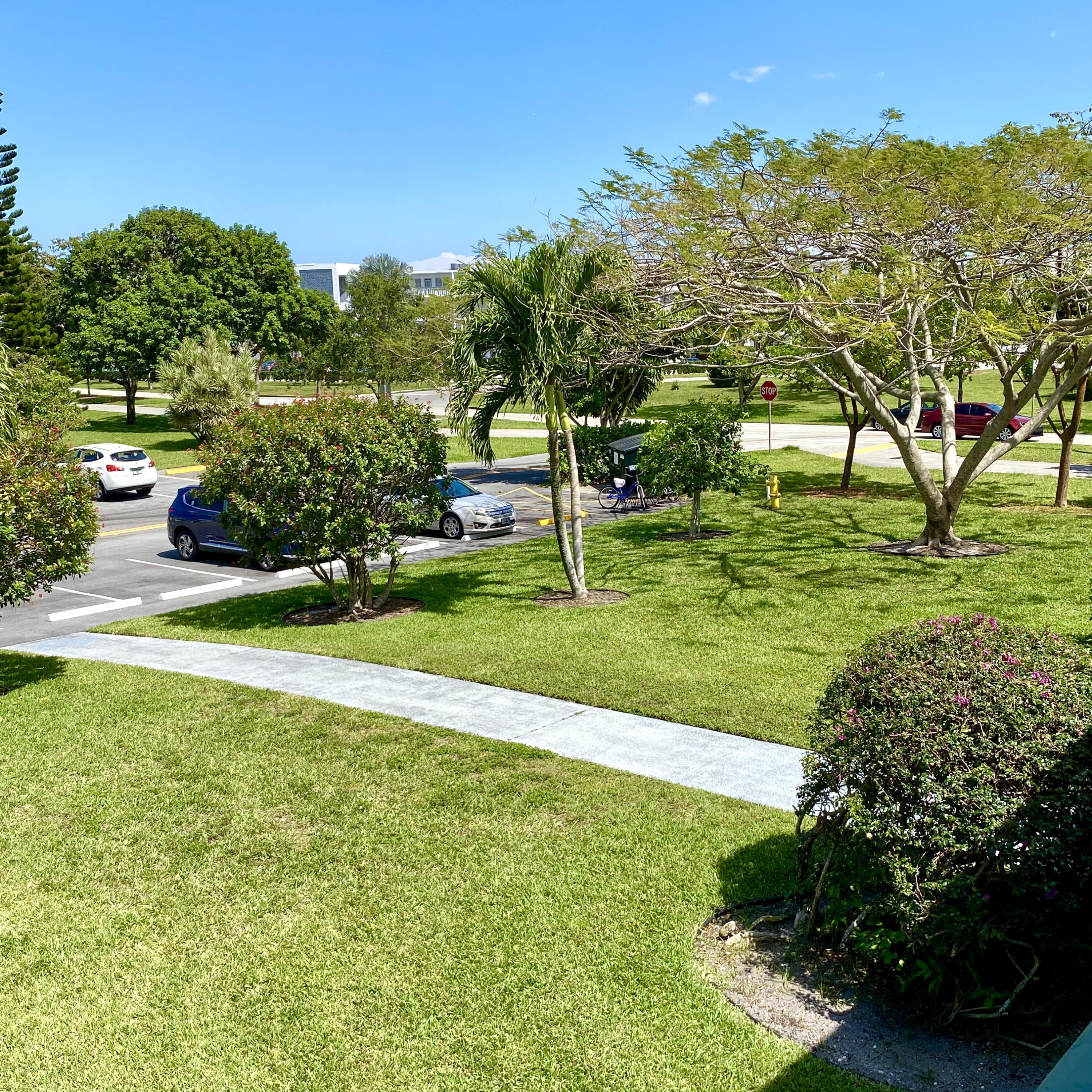 397 Markham R Deerfield Beach, FL 33442 - Photo 31 of 32 Front View