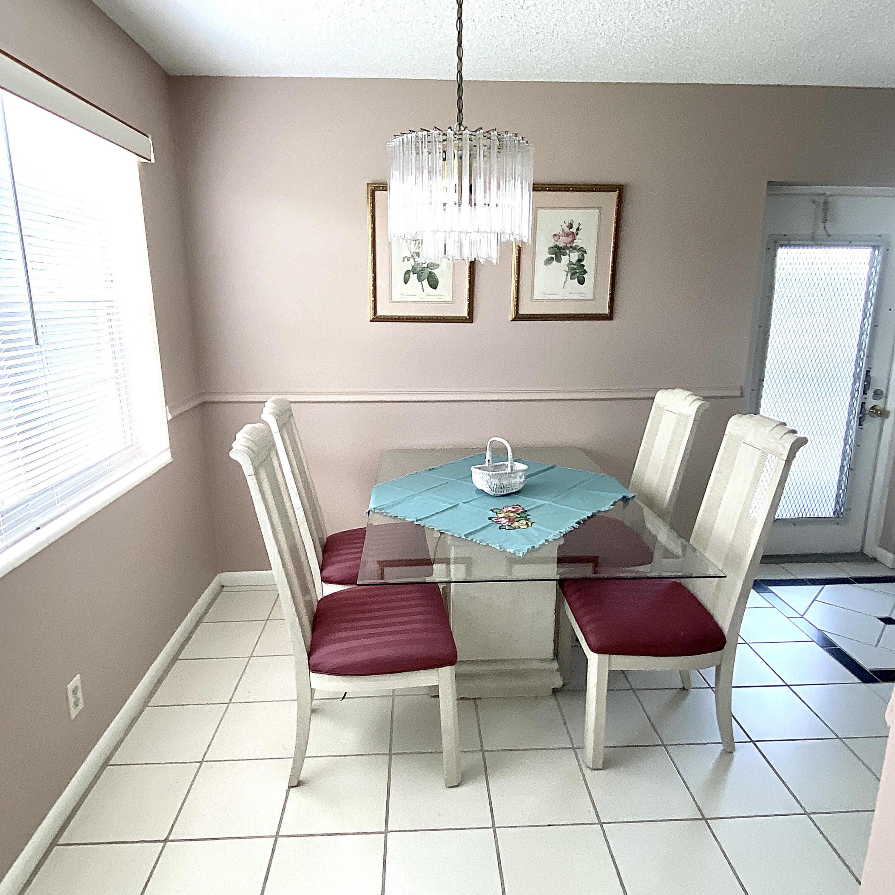 397 Markham R Deerfield Beach, FL 33442 - Photo 8 of 32 Dining Area