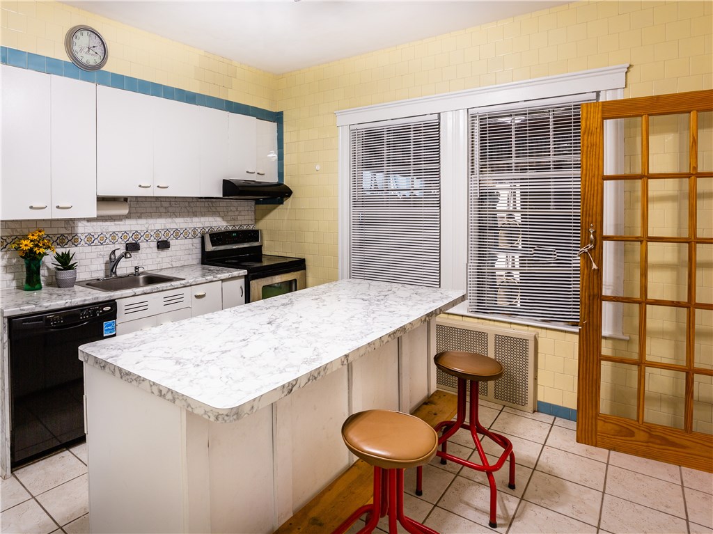 353 Harris Avenue Woonsocket, RI 02895 - Photo 8 of 32