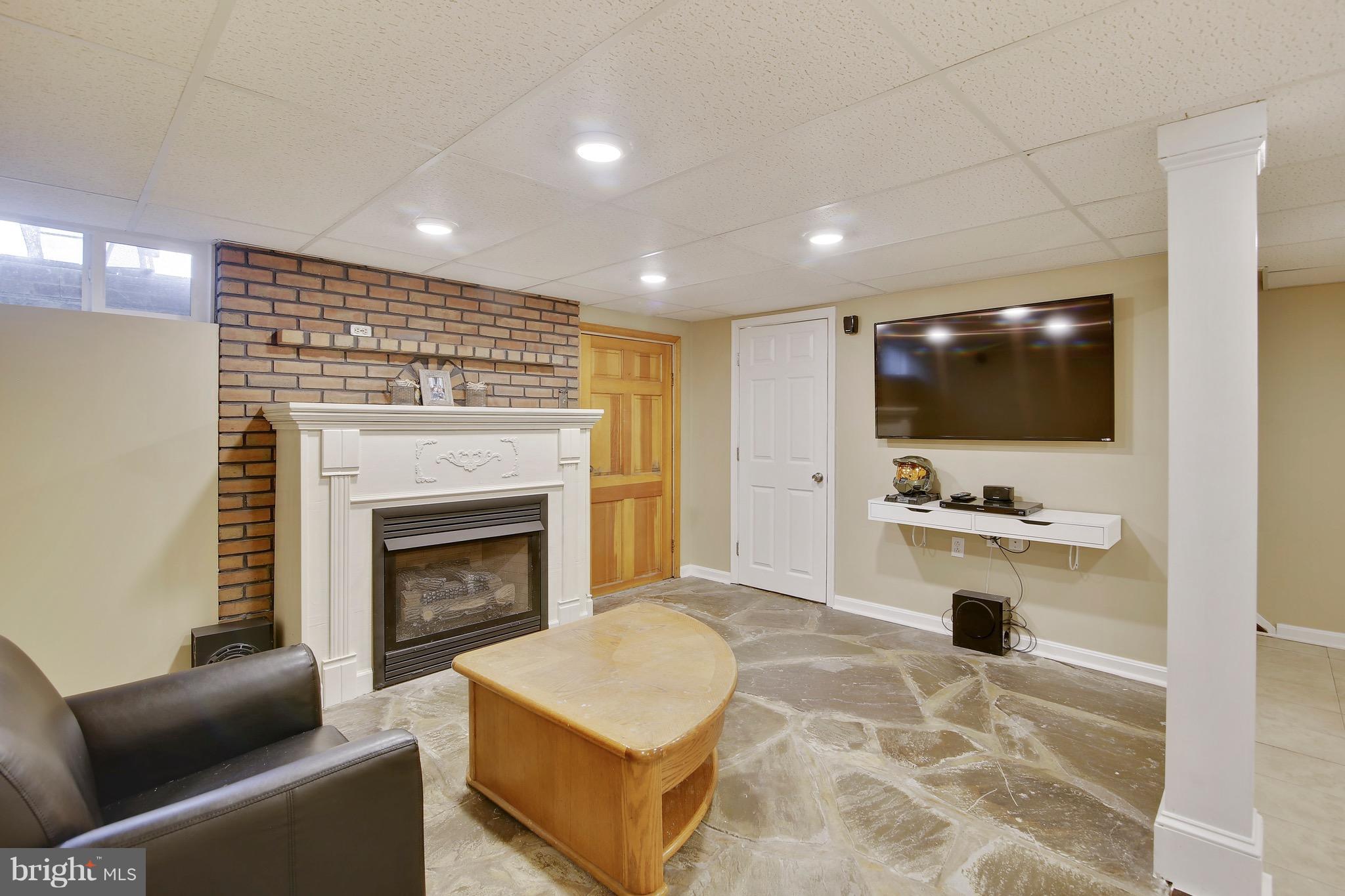 6720 Ford Road Frederick, MD 21702 - Photo 15 of 24 Family Room features gas FP and unique stone floor
