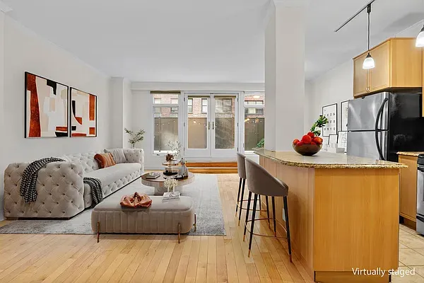 $929,000 | 345 East 73rd Street, Unit 1A | Lenox Hill