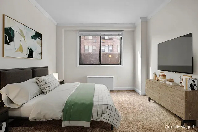 $929,000 | 345 East 73rd Street, Unit 1A | Lenox Hill