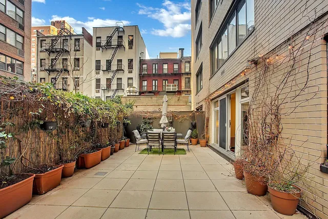 $929,000 | 345 East 73rd Street, Unit 1A | Lenox Hill