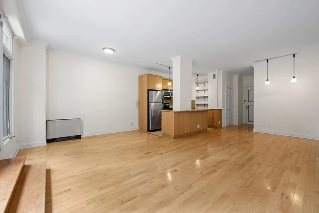 $929,000 | 345 East 73rd Street, Unit 1A | Lenox Hill