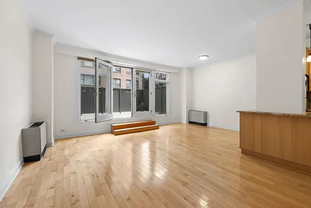 $929,000 | 345 East 73rd Street, Unit 1A | Lenox Hill