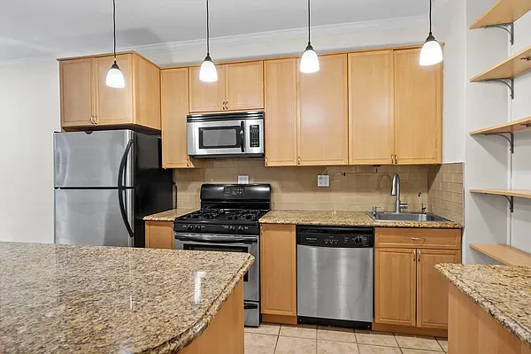 $929,000 | 345 East 73rd Street, Unit 1A | Lenox Hill